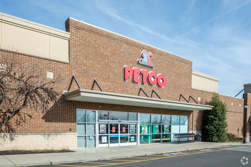 More Photos Of 1010-1038 Glenbrook Way, Hendersonville Unknown For Lease