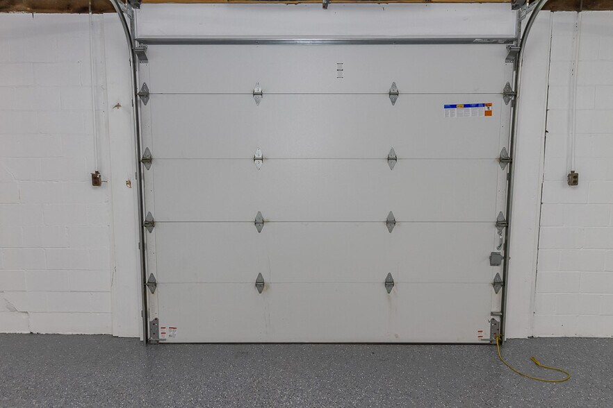 More Photos Of 925 Virginia St, Shelbyville Warehouse For Lease