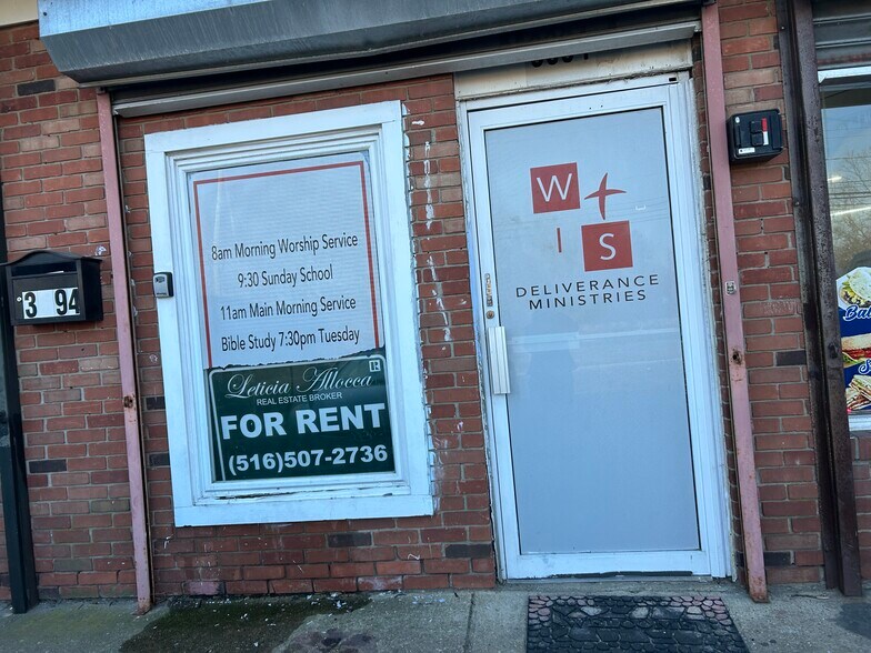 More Photos Of 3694 Horseblock Rd, Medford Storefront Retail Office For Lease