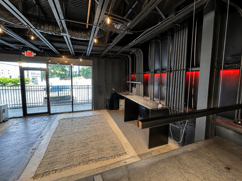 More Photos Of 9876 Main St, Woodstock Flex For Sale