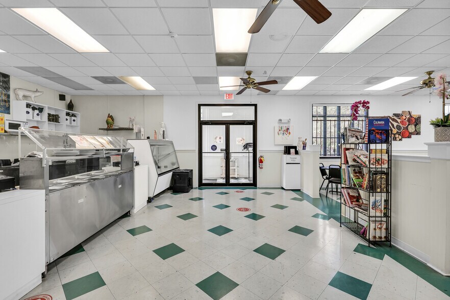 More Photos Of 114 Horizon Park Dr, Savannah Restaurant For Sale