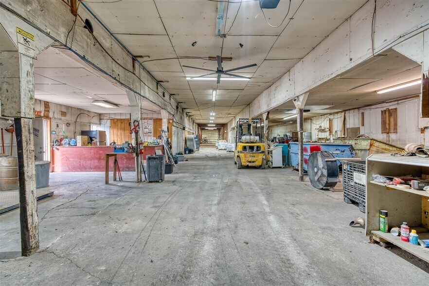 More Photos Of 2290 W Jeff Davis Hwy, Elkton Warehouse For Lease