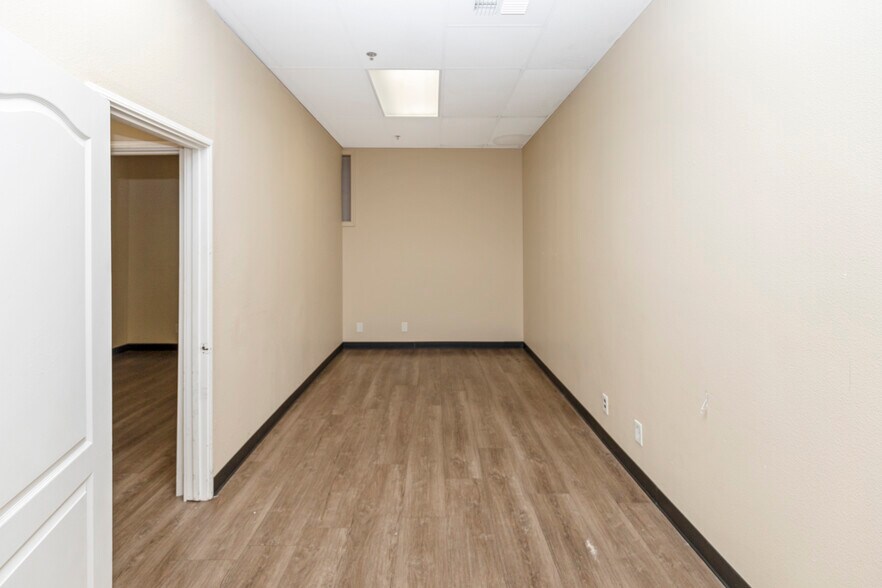 More Photos Of 333 W 18th St, Merced Office For Sale