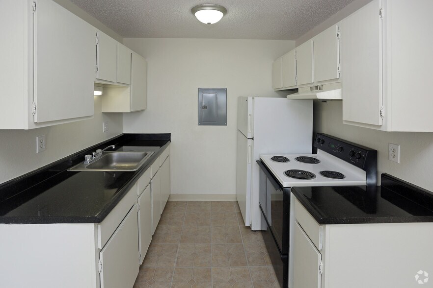 More Photos Of 2025 Jerry Murphy Rd, Pueblo Apartments For Sale