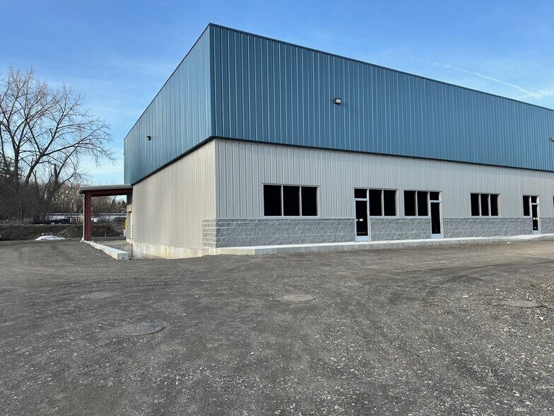 More Photos Of 984 Federal Rd, Brookfield Warehouse For Lease