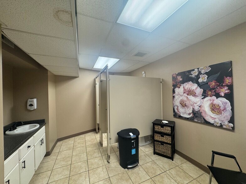 More Photos Of 3401 N May Ave, Oklahoma City Storefront For Sale