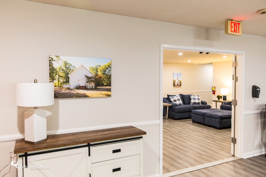 More Photos Of 286 Four Points Rd, Jackson Healthcare For Sale