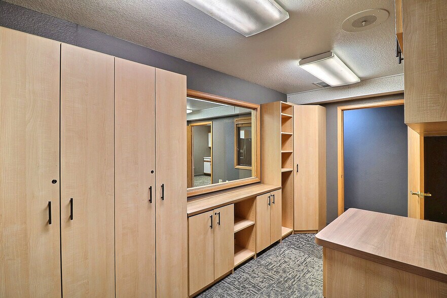 More Photos Of 1616 2nd Ave, Greeley Service For Lease