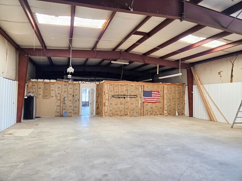 More Photos Of 33774 Highway 51, Wagoner Showroom For Lease