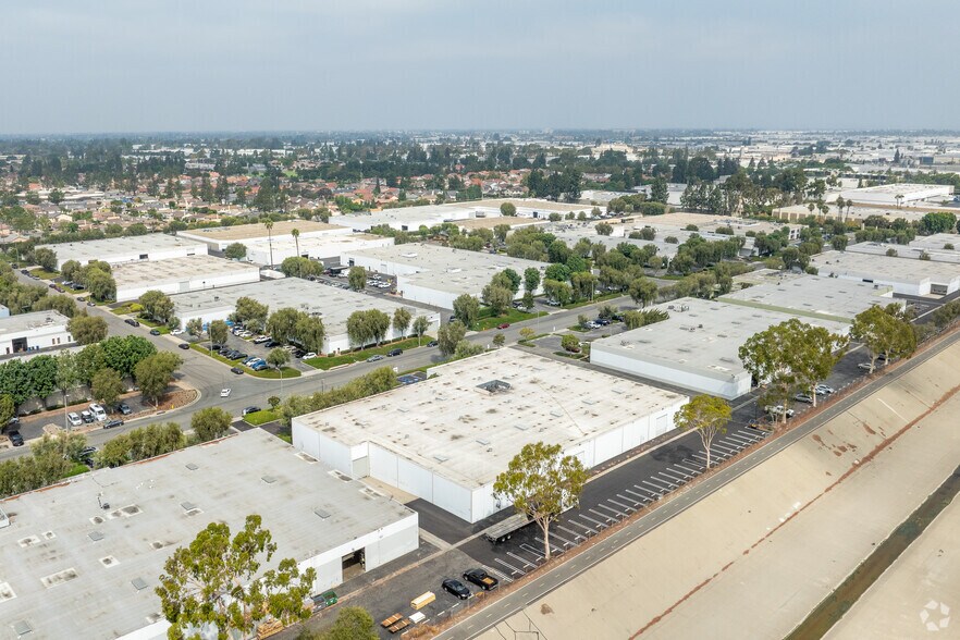 More Photos Of 16918 Edwards Rd, Cerritos Warehouse For Lease