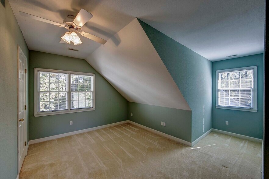 More Photos Of 113 Robert Bruce dr, Manteo Flex For Sale