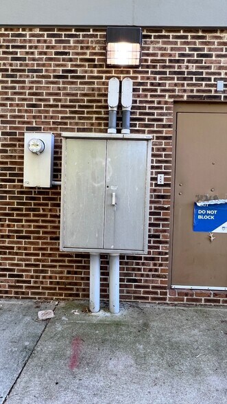 More Photos Of 1533 E Pembroke Ave, Hampton Drugstore For Lease