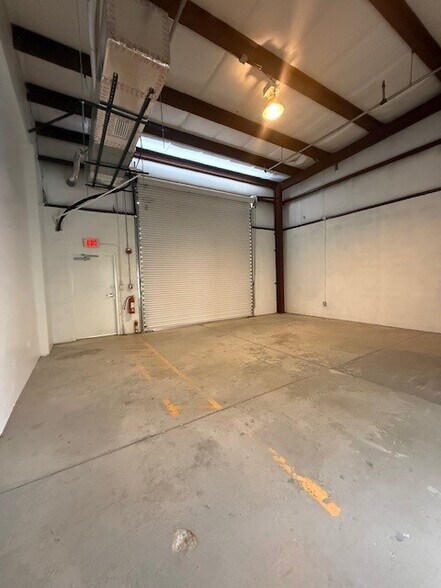 More Photos Of 8251-8259 Blaikie Ct, Sarasota Light Manufacturing For Lease