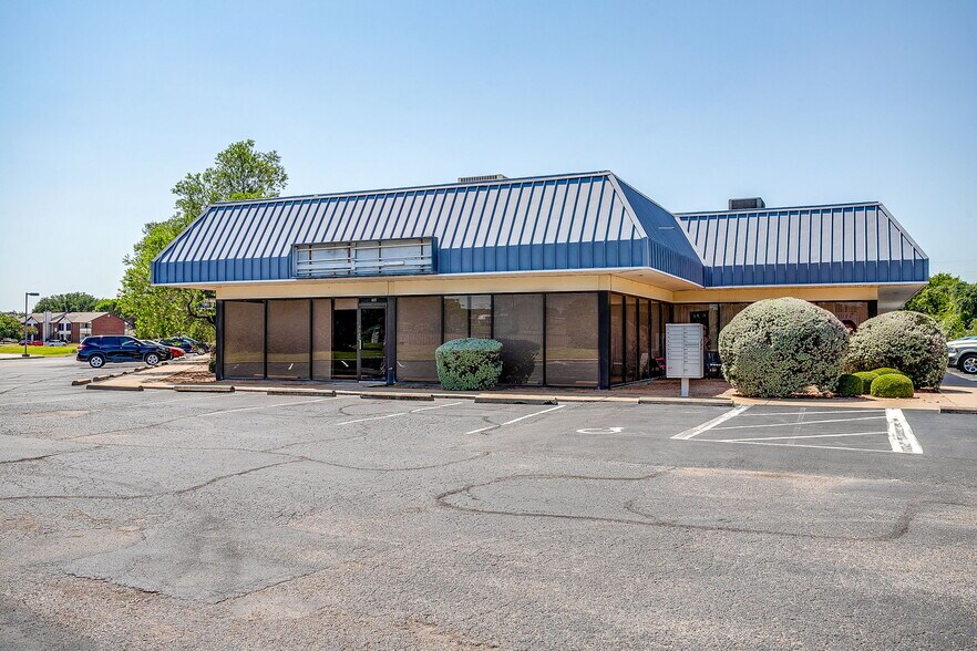 More Photos Of 1540 Southtown Dr, Granbury Storefront Retail Office For Lease