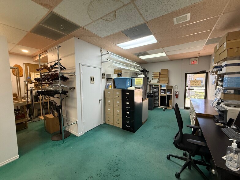 More Photos Of 4333 S Tamiami Trl, Sarasota Unknown For Lease