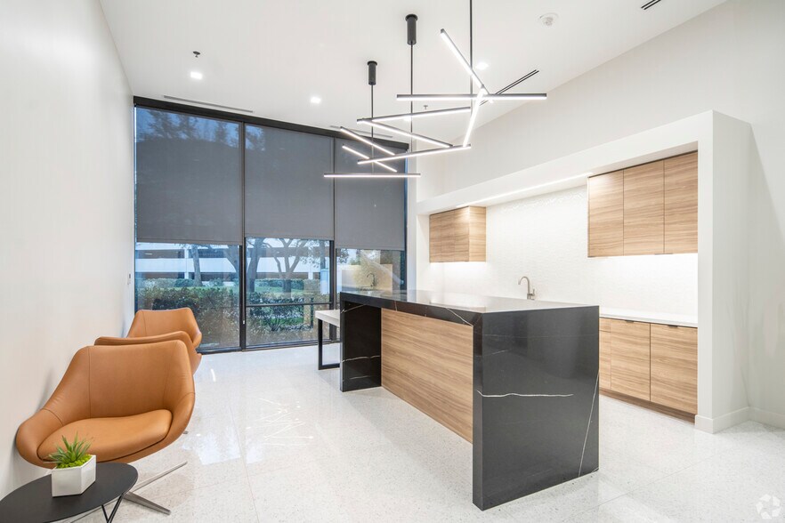 More Photos Of 12377 Merit Dr, Dallas Office For Lease