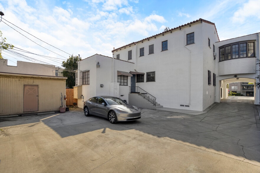 More Photos Of 5815 W Olympic Blvd, Los Angeles Apartments For Sale