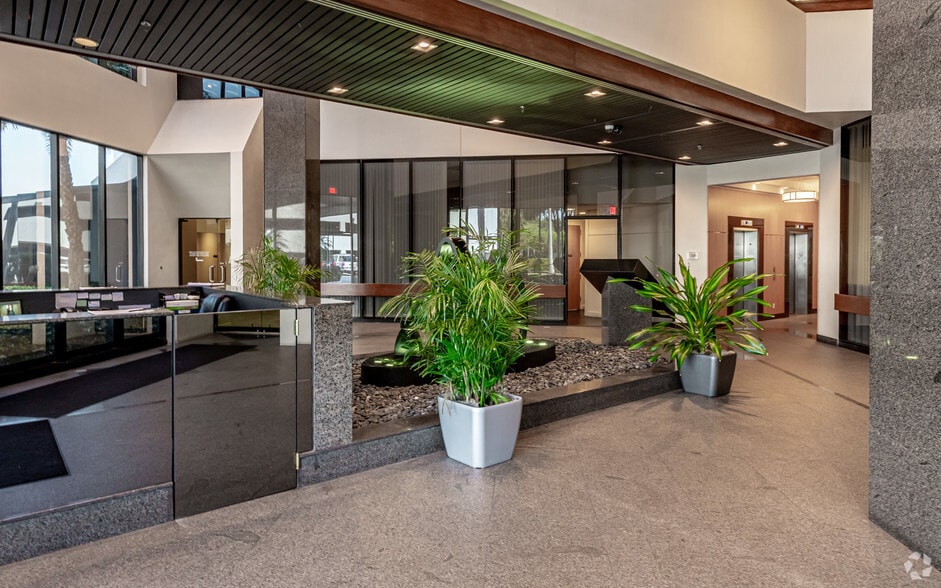 More Photos Of 1555 Palm Beach Lakes Blvd, West Palm Beach Office For Lease