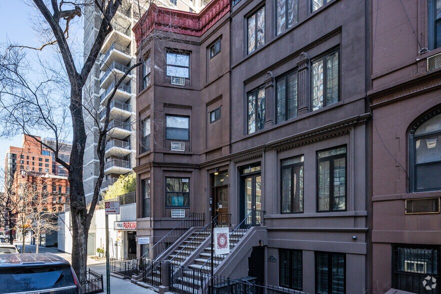 Primary Photo Of 165 W 95th St, New York Apartments For Lease