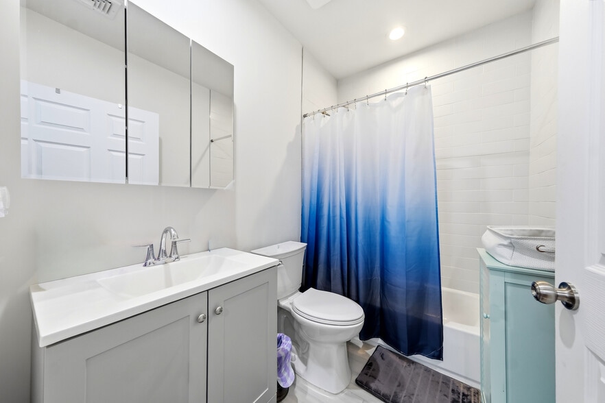 More Photos Of 272 Broadway, Bethpage General Retail For Sale
