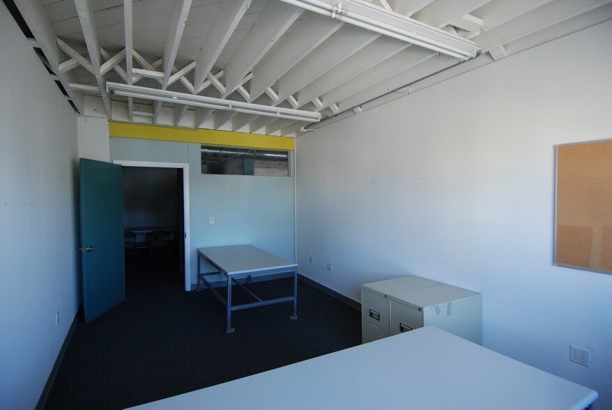 More Photos Of 865-867 Isabella St, Oakland Warehouse For Lease