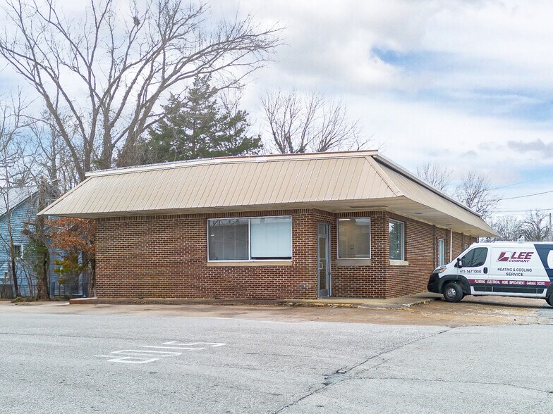 More Photos Of 200 Linden Ave, Hohenwald Loft Creative Space For Sale