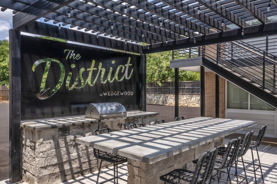 More Photos Of 425 N Rosemont Ave, Dallas Apartments For Sale