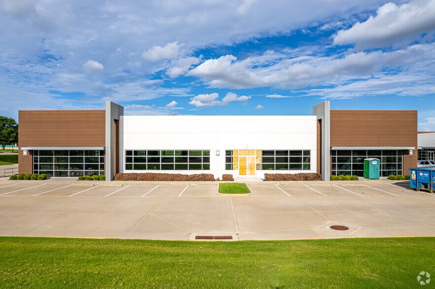 More Photos Of 5625-5633 W Spring Creek Pky, Plano Unknown For Lease