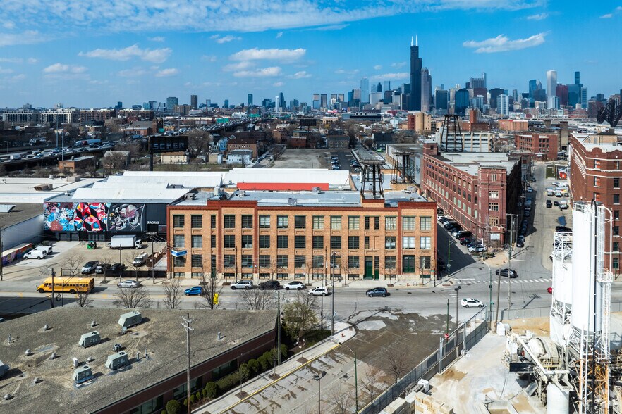 More Photos Of 600 W Cermak Rd, Chicago Loft Creative Space For Lease