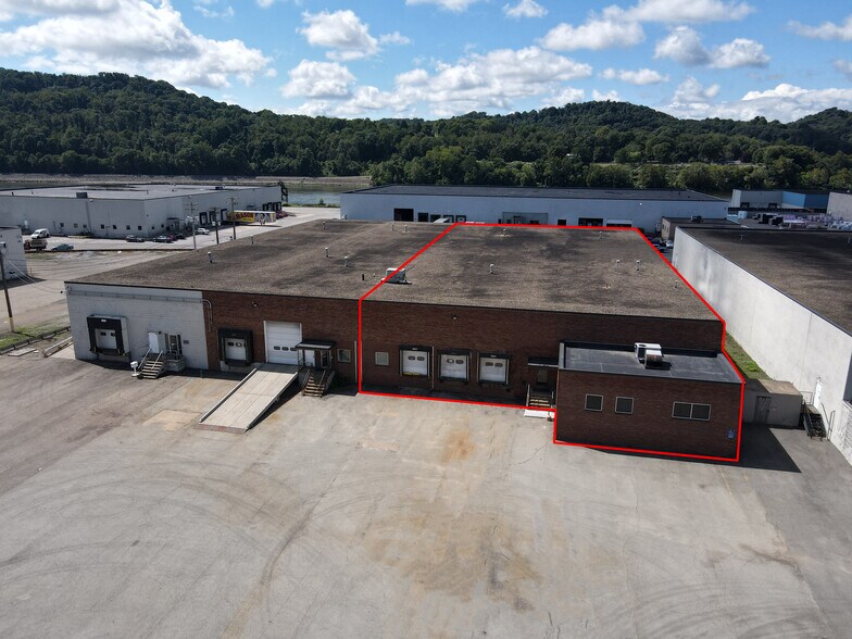 More Photos Of 681 Avenue B, Leetsdale Industrial For Lease