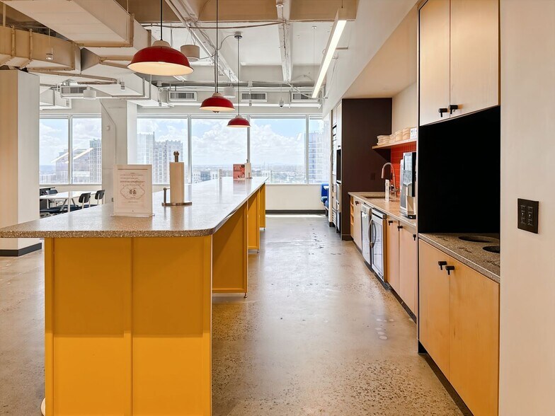 More Photos Of 128 S Tryon St, Charlotte Coworking Space