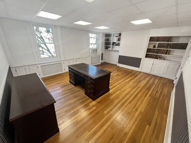 More Photos Of 510 Swede St, Norristown Office For Sale