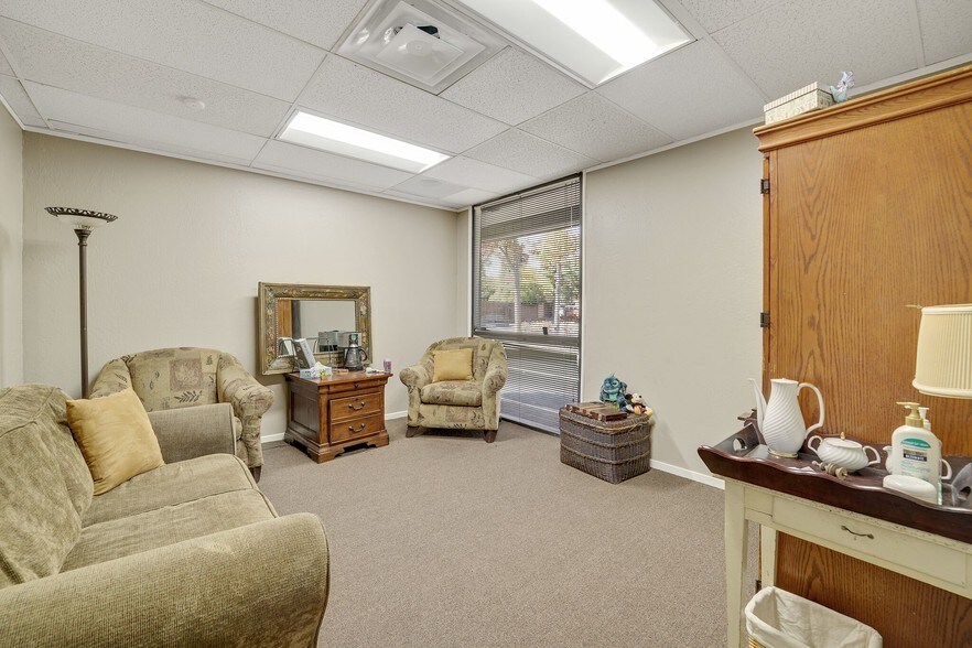 More Photos Of 5403-5405 N Pershing Ave, Stockton Medical For Lease