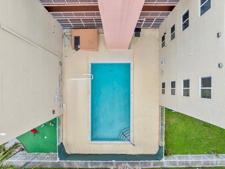 More Photos Of 2400 NW 16th Street Rd, Miami Apartments For Sale