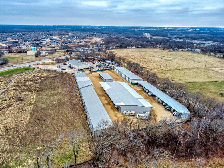 More Photos Of 6053 N McDonald St, Melissa Light Distribution For Lease