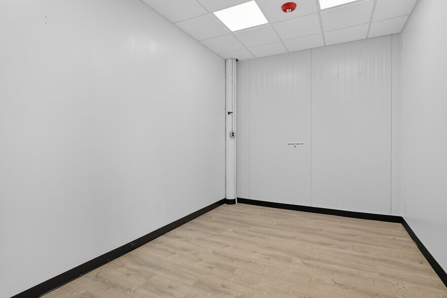 More Photos Of 122 Pleasant St, Easthampton Industrial For Lease