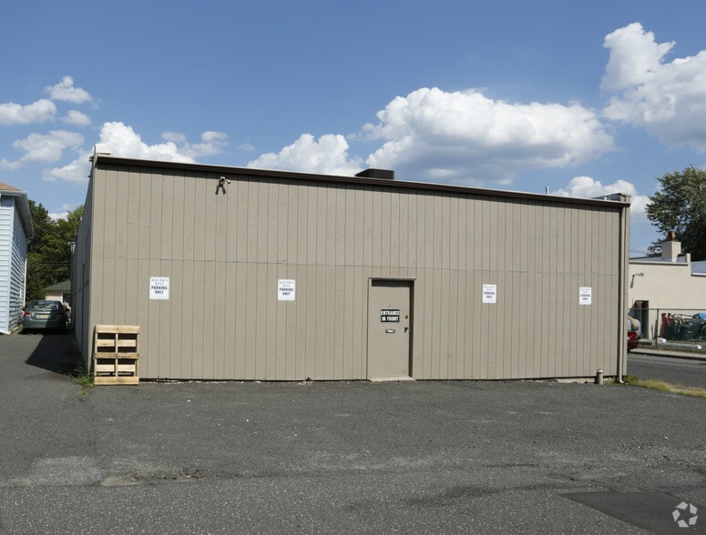 More Photos Of 432 Broad St, Shrewsbury Storefront For Lease