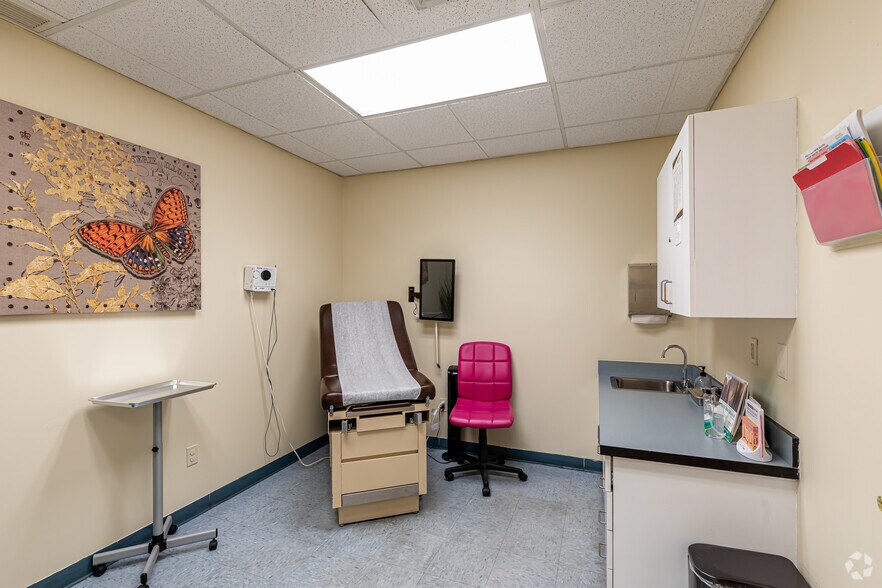 More Photos Of 125 Liberty St, Springfield Medical For Lease