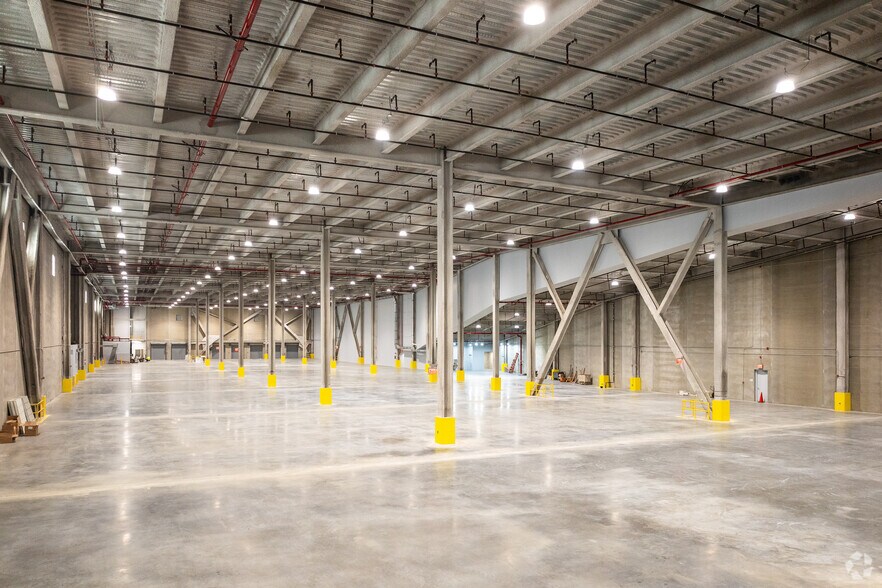 More Photos Of 28-10 Whitestone Expy, Queens Warehouse For Lease