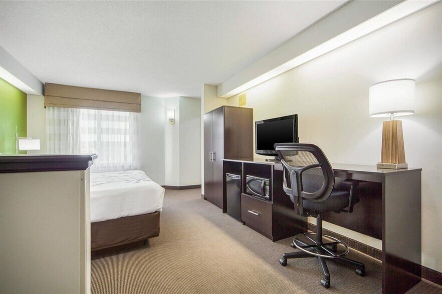 More Photos Of 303 23rd St, Columbus Hotel For Sale