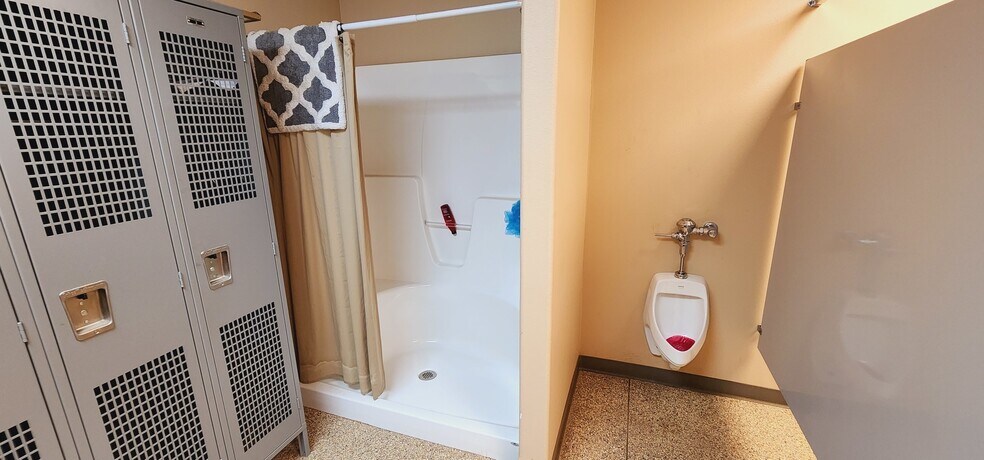 More Photos Of 860 35th Ave E, Dickinson Warehouse For Sale