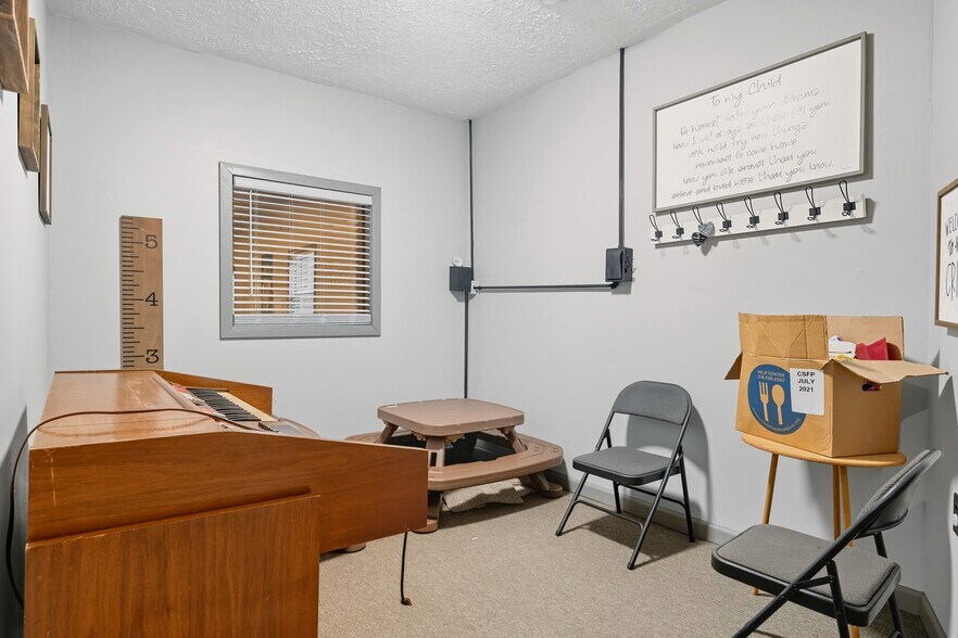 More Photos Of 1400 Paradise View St, Mansfield Office For Sale