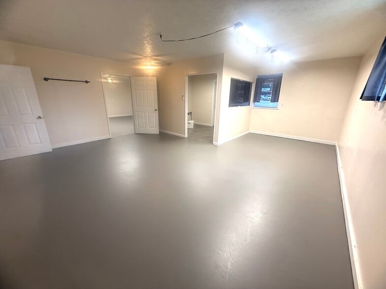 More Photos Of 1074 S Main St, Crossville Office Residential For Sale