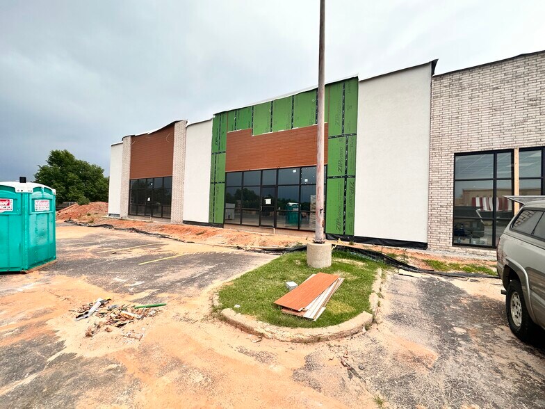 More Photos Of 4235 NW Expressway, Oklahoma City General Retail For Lease