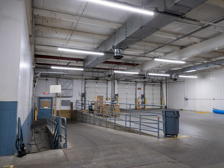 More Photos Of 13400 O St, Lincoln Manufacturing For Sale