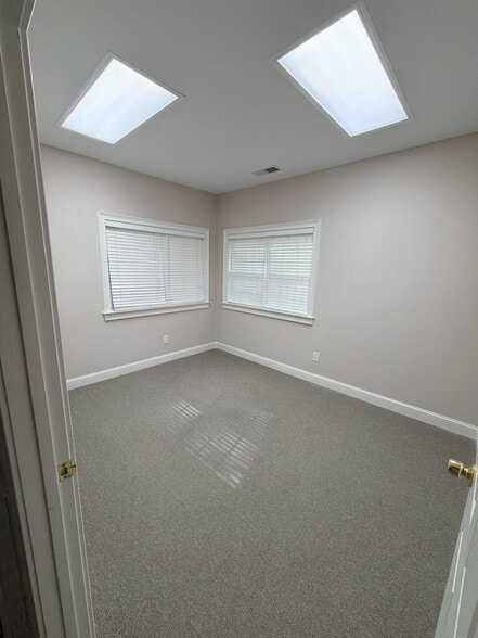 More Photos Of 3209 S Cherokee Ln, Woodstock Office For Lease