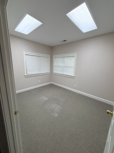 More Photos Of 3209 S Cherokee Ln, Woodstock Office For Lease
