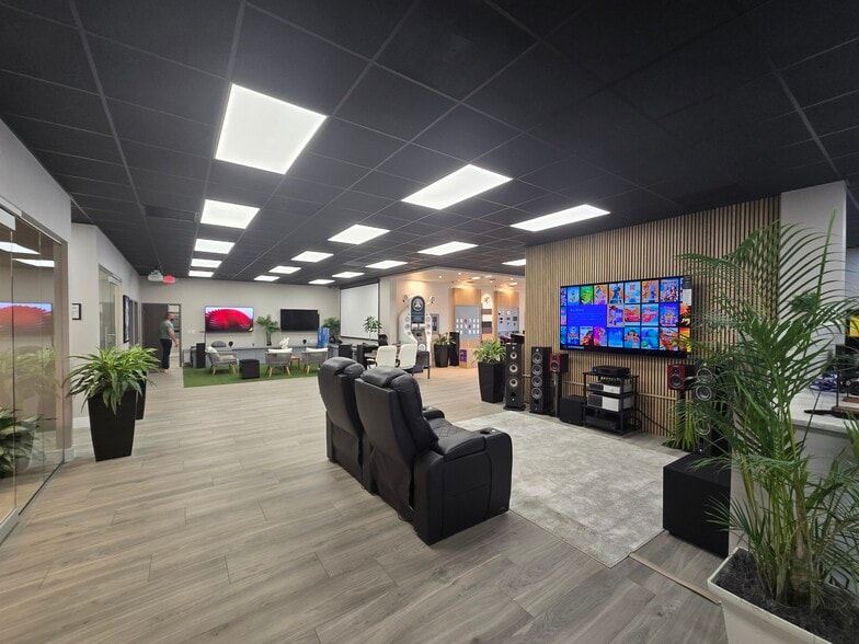 More Photos Of 7212 N Dale Mabry Hwy, Tampa Freestanding For Sale