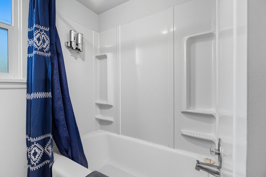 More Photos Of 615 S Main St, Colfax Hotel For Sale