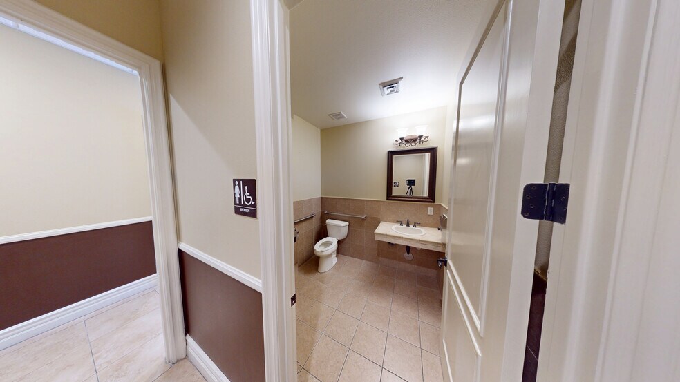 More Photos Of 2425 W Horizon Ridge Pky, Henderson Medical For Lease